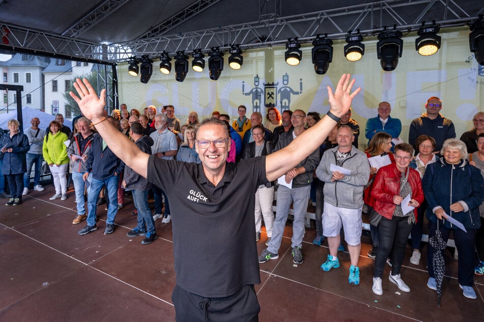 Bürgermeister Ingo Seifert (56, Freie Wähler) gab sich siegessicher. Dennoch gewann er die Wette nur teilweise.