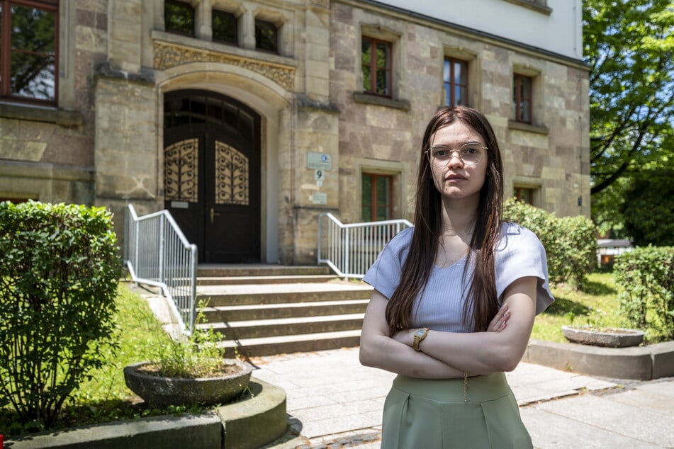 Sauer auf ihr Wirtschaftsgymnasium: Clarissa Goldmann (20) rasselte durchs Abitur - mit 19 weiteren Schülern.