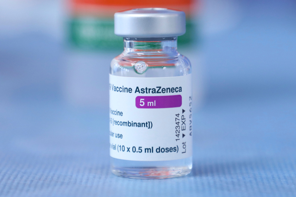 Kleines Fläschchen, großer Ärger: Der Impfstoff von AstraZeneca ist aus verschiedensten Gründen immer wieder in den Schlagzeilen.