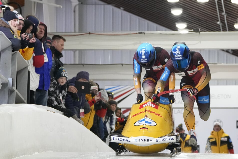 Francesco Friedrich (34, r.) und Alexander Schüller (27) fuhren in Lake Placid zu Gold.