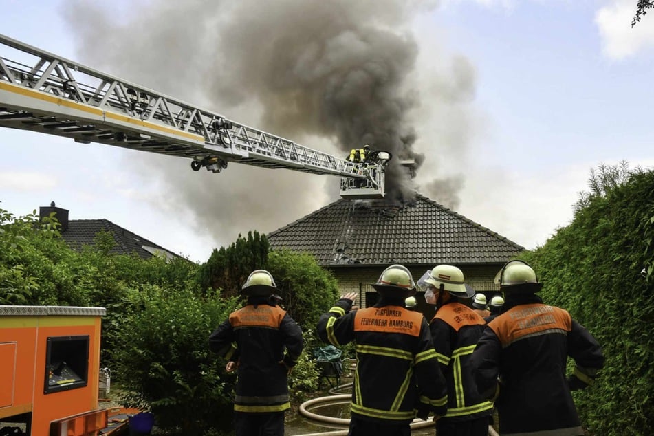 Hamburg: Feuer in Einfamilienhaus: 83-Jährige erliegt ihren schweren Verletzungen