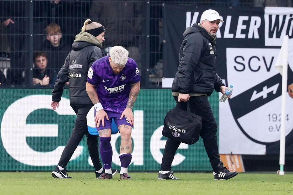 Musste in der Schlussphase vom Platz: Aue-Spieler Marvin Stefaniak (30). Er zog sich einen Muskelfaserriss zu.