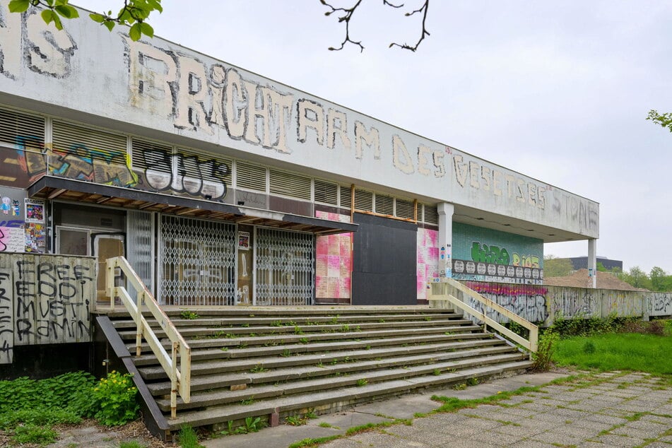 Der marode DDR-Bau soll durch ein Maßnahmenbündel ab 2027 gesichert werden.