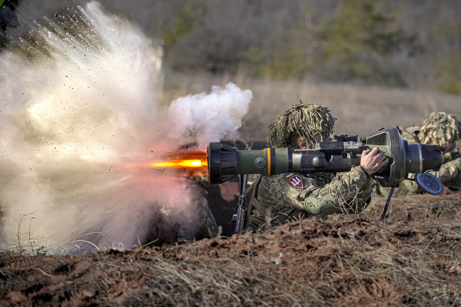 Die Ukraine soll von den EU-Mitgliedsstaaten mehr Munition bekommen, um sich zu verteidigen.