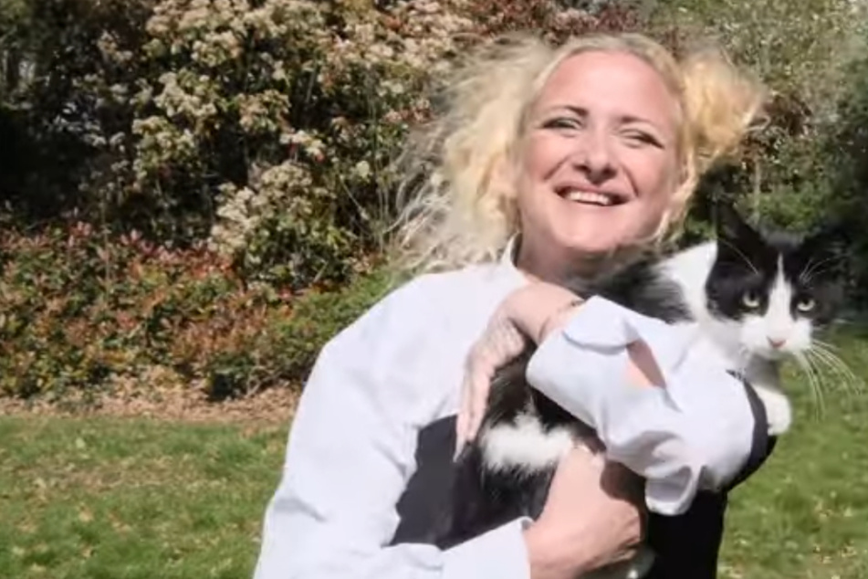 Frau heiratet ihre Katze, um zu verhindern, dass Vermieter ihre Wohnung kündigt