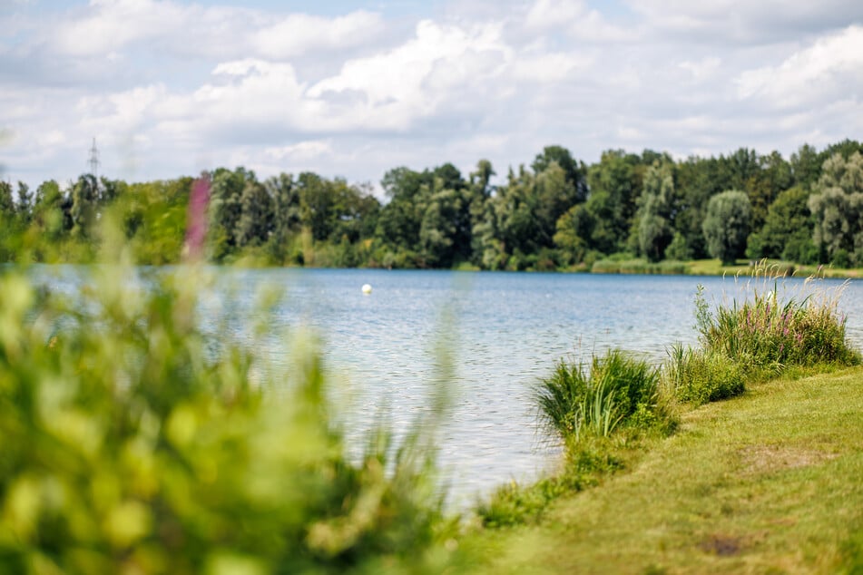 Am Feringasee in Unterföhring wurden Badegäste von einem 70-Jährigen bedroht. (Archiv)