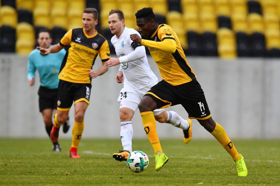 Peniel Mlapa (r.) ging in der Saison 2017/18 in der 2. Bundesliga für Dynamo auf Torejagd.