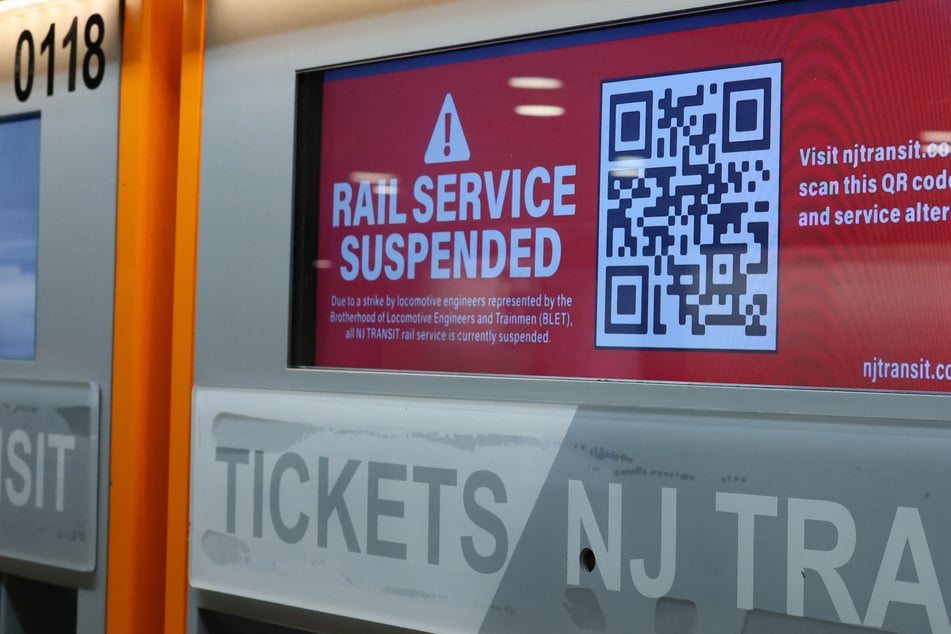 New Jersey's first state-wide transit strike in decades began a minute after midnight when contract talks fell apart, so many people showed up at stations unaware that trains were not running.