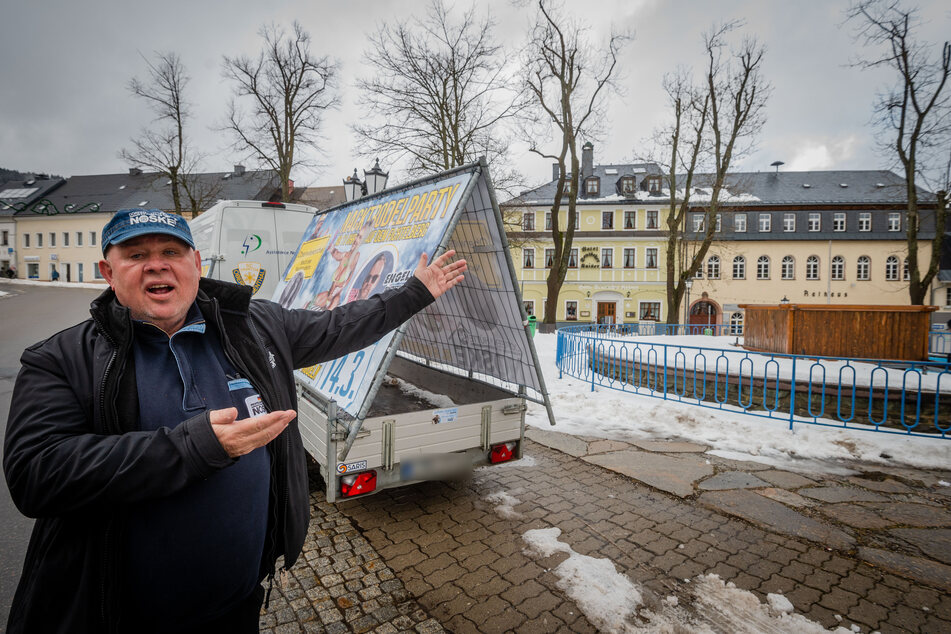 Mit seinem Nacktrodel-Plakat ärgerte Joachim Nöske (68) den Bürgermeister. Jetzt will er den Versöhnungspieks.