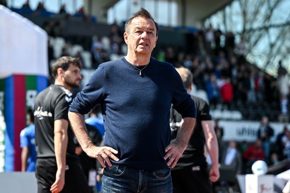 Besonders die letzte Transferphase erhöhte die Kritik an Otmar Schork (68).