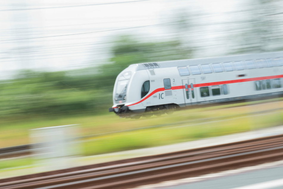 Dresden: Dresdner Reisegruppe zwingt Intercity zum Notstopp