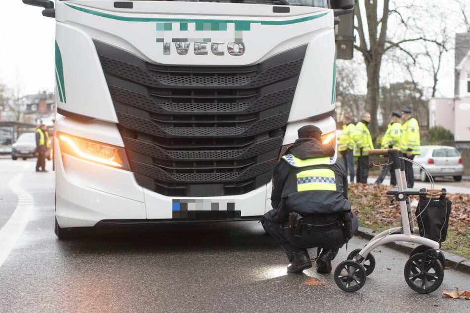 Tödlicher Unfall: 40-Tonner überfährt 97-Jährige mit Rollator