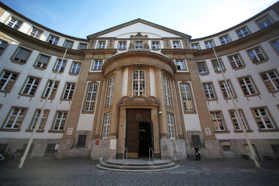 Staatsanwaltschaft und Verteidigung sprachen sich dafür vor dem Landgericht Frankfurt aus (Symbolfoto).