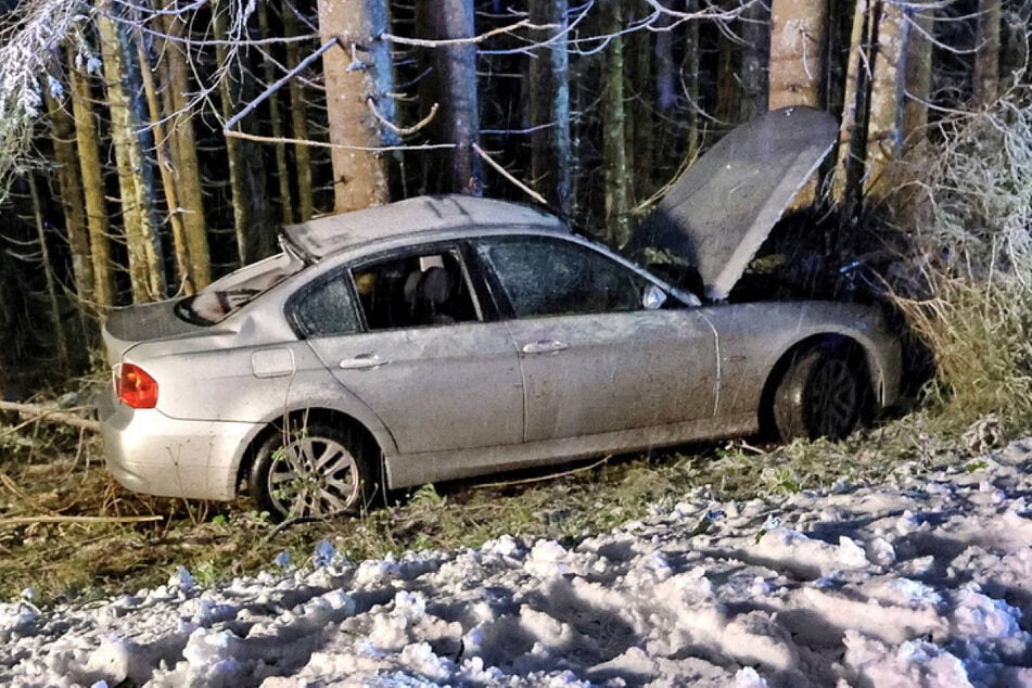 Zuvor hatte der Fahrer (19) auf der Scharitzkehlstraße in Berchtesgaden die Kontrolle über sein Fahrzeug verloren.