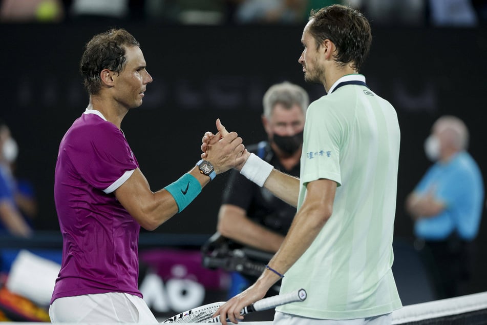 Nadal (l.) shared a heartfelt congratulations with his opponent Daniil Medvedev after the match.