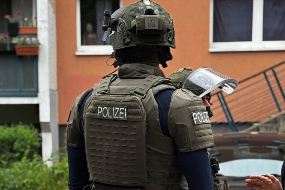 Anwohner meldet bewaffneten Mann, SEK stürmt Wohnung