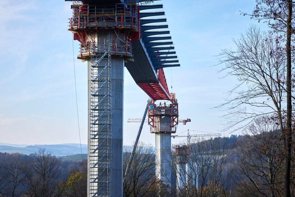 Die Bauarbeiten finden auf 70 Metern Höhe statt.