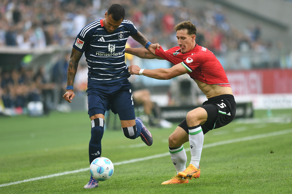 Im ersten Abschnitt zwischen Hannover 96 und dem HSV waren Torchancen Mangelware. Auch Davie Selke (l.) konnte bei seinem Startelf-Debüt nicht für Gefahr sorgen.