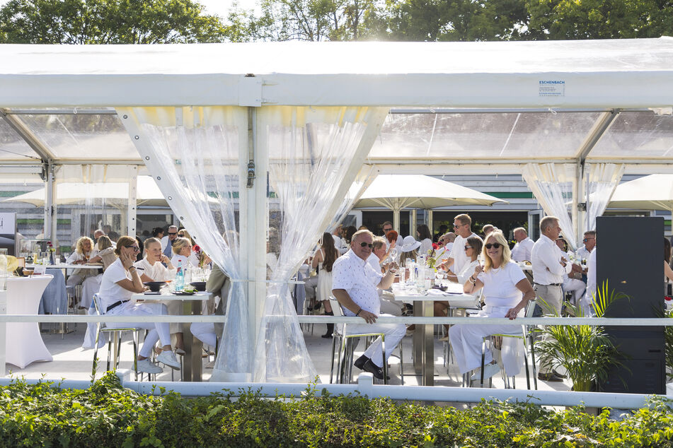 "White Afternoon" in der VIP-Lounge.