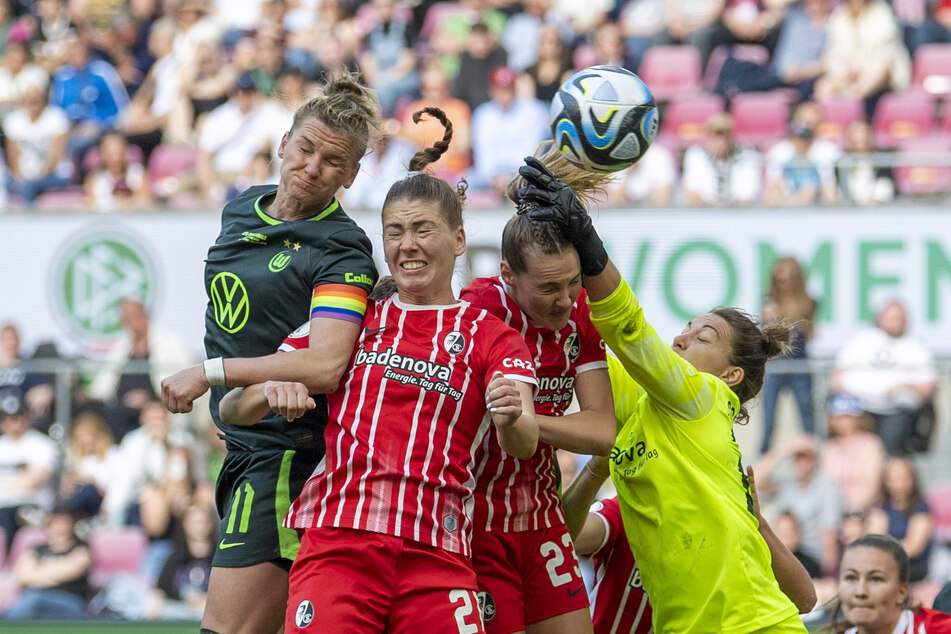 Alexandra Popp erzielte per Kopf das 3:1 für den VfL Wolfsburg.