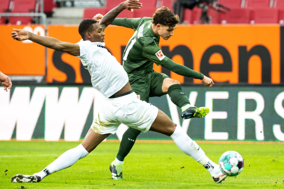 Im Hinspiel setzte sich der VfB Stuttgart in einem spektakulären Spiel mit 4:1 durch.