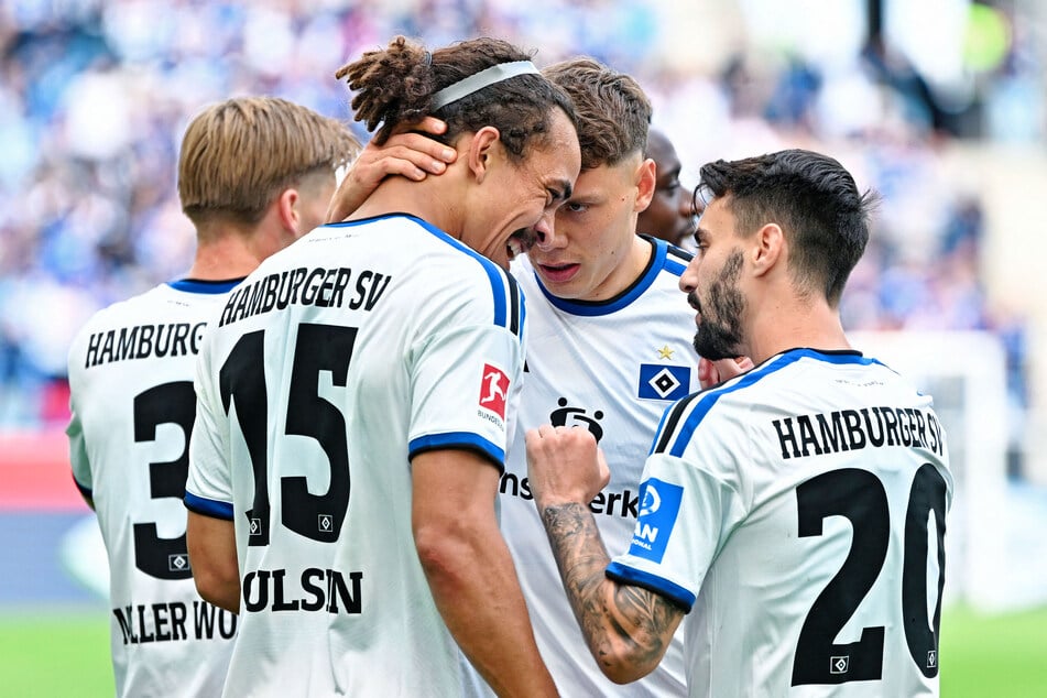 Yussuf Poulsen (M.) brachte den HSV nach einer starken Anfangsphase in Führung.