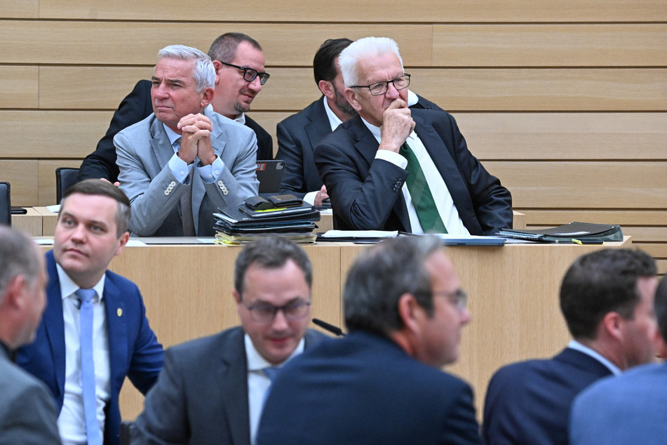 Baden-Württembergs Ministerpräsident Winfried Kretschmann (75, Grüne, r.) und Innenminister Thomas Strobl (63, CDU, l.) erleben mit ihren Parteien unterschiedliche Gefühlswelten.