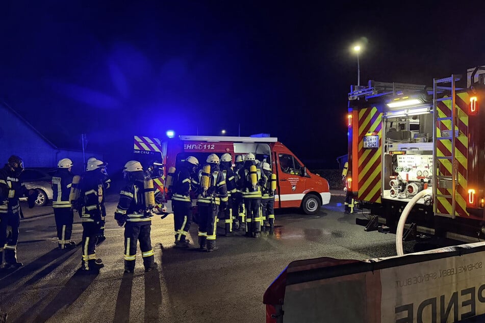 110 Einsatzkräfte eilten zu dem Feuer in der Unterkunft.