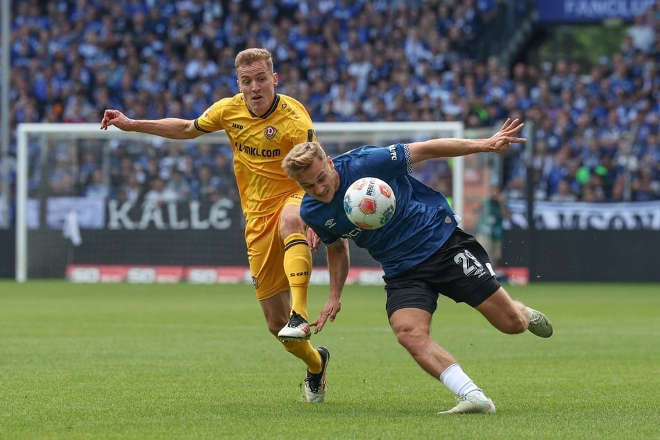 Niklas Hauptmann (29, l.) störte in dieser Szene Tim Handwerker. Mit diesem Duell leitete "Hause" auch seinen eigenen Treffer ein.