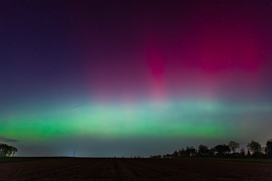 Seltenes Naturspektakel über NRW: In der Nacht war ein grüner Schimmer am Himmel zu sehen.