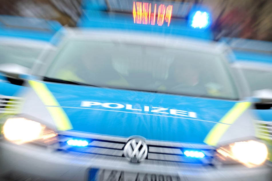 Die Polizei musste nachts zu einer Bar anrücken. (Symbolbild)