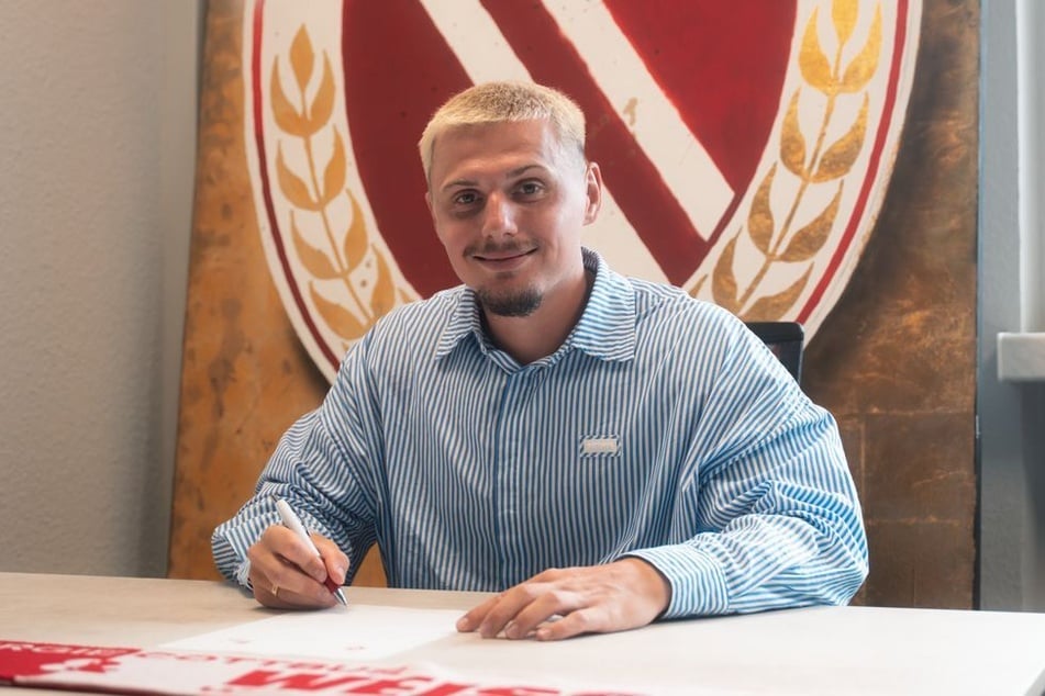 Erik Engelhardt (28) läuft auch künftig für den FCE auf.