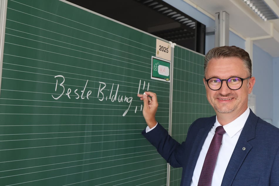 Thüringens Bildungsminister Christian Tischner (44, CDU) kündigte eine umfassende Reform der Lehrpläne an. (Archivbild)