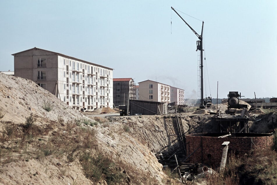 Mit dem Baustart 1957 war die Neustadt die erste Plattenbau-Stadt der Welt. Das Foto stammt vom Anfang der 60er-Jahre.