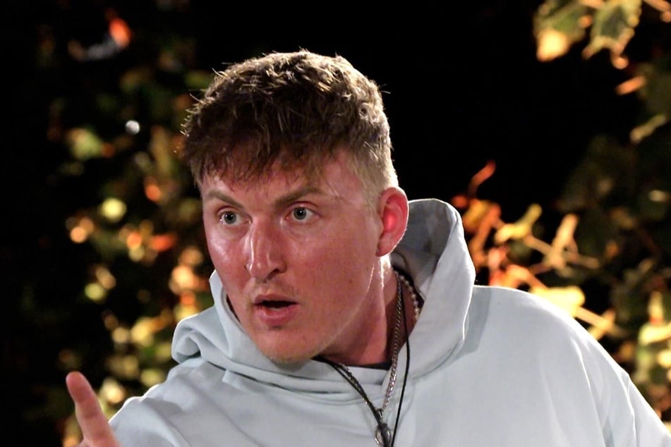 Auch Jonny (31) ist auf 180, beleidigt Babu bei der Nominierung als "Fot*e".