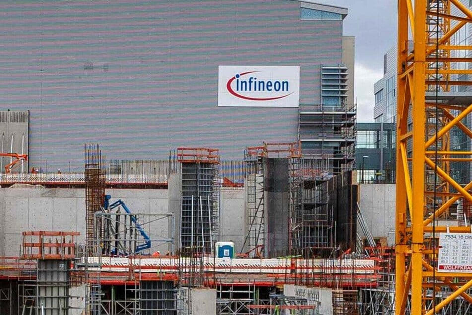 Schwerer Unfall auf der Großbaustelle des Dresdner Technologie-Konzerns Infineon.