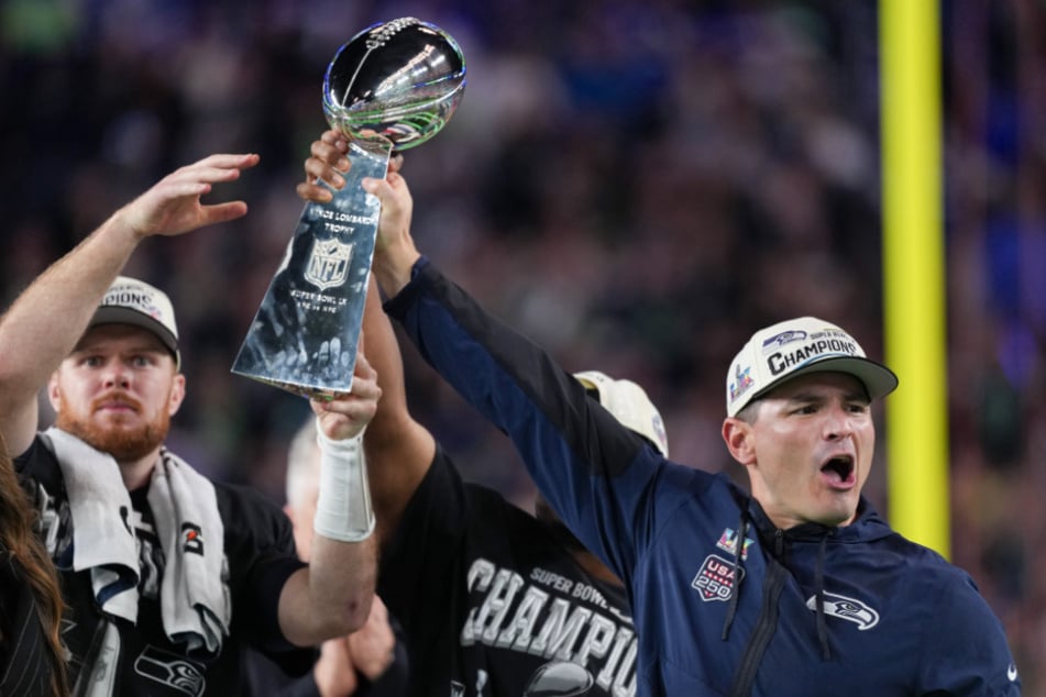 In seiner zweiten Saison als Headcoach holt Mike MacDonald (38, r.) den Super Bowl mit den Seattle Seahawks.