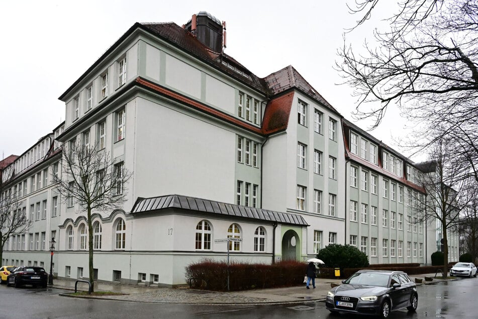 Das Berufliche Schulzentrum (BSZ) für Ernährung, Gastgewerbe und Gesundheit mit 750 Schülern liegt in Schloßchemnitz.