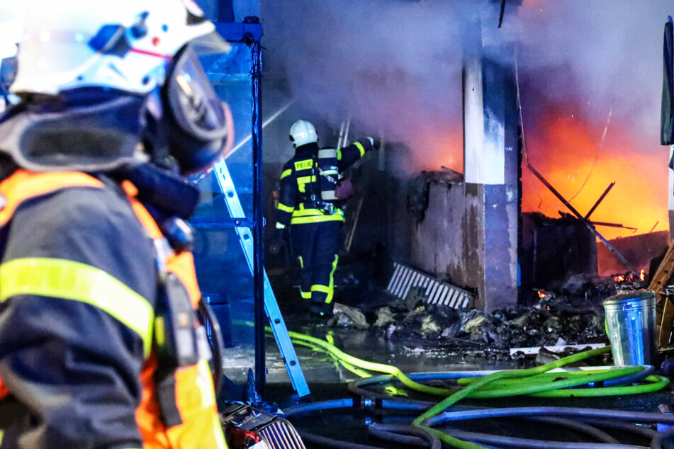 Offenbar wurde die Wohnung in Hanau-Großauheim vollständig ein Raub der Flammen.