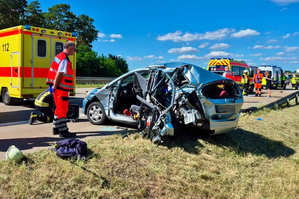 Eine 76-Jährige wollte ihren Honda auf der A2 wenden und wurde dabei gerammt.