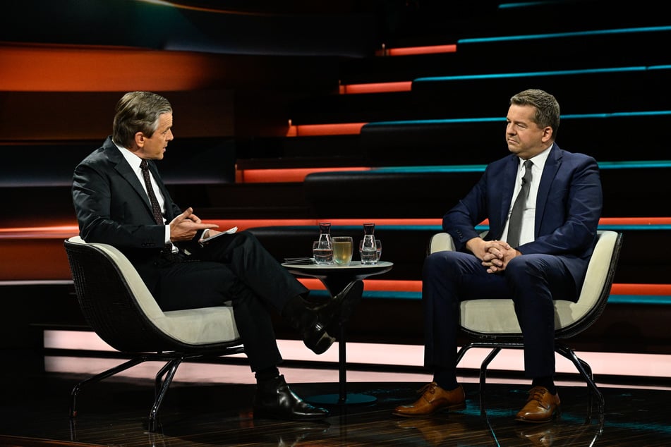 Der Moderator brachte die lange Regierungsverantwortung der CDU ins Spiel.