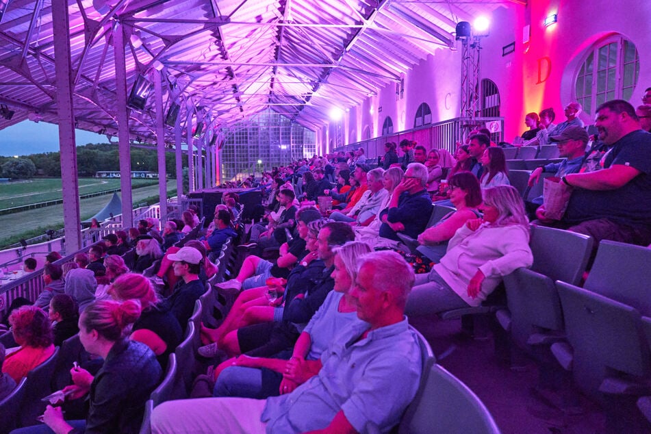 Die "Filmnächte Leipzig" sind Deutschlands größtes, wetterfestes Freiluftkino, da viele der Plätze unter der Tribüne sind.