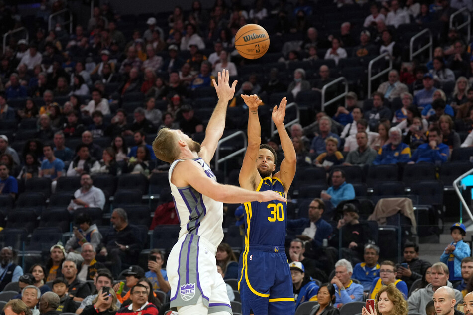 Golden State Warriors guard Stephen Curry shoots against Sacramento Kings forward Domantas Sabonis during the third quarter at Chase Center.