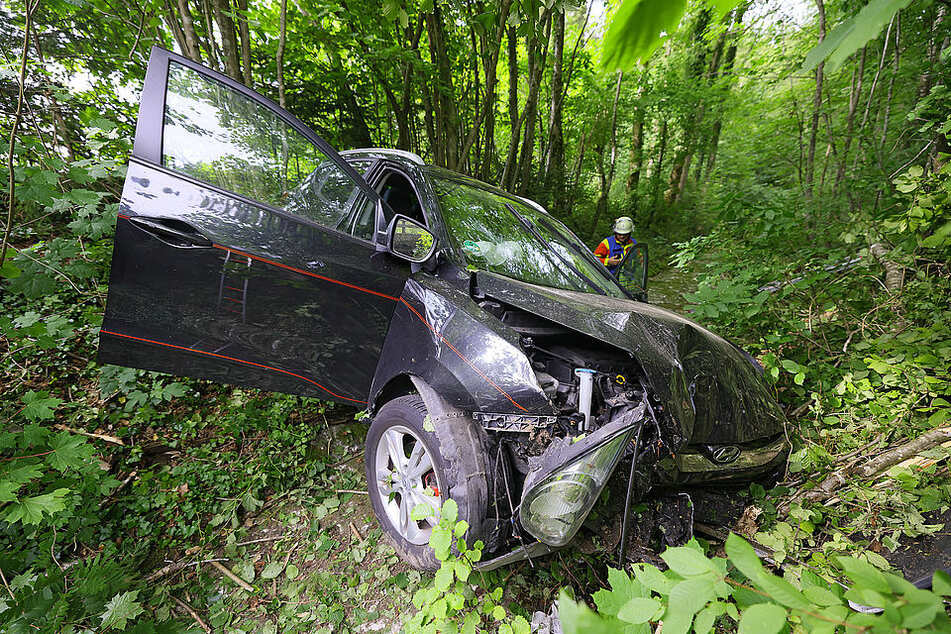 Der Wagen des Mannes wurde bei dem Unfall komplett zerstört.