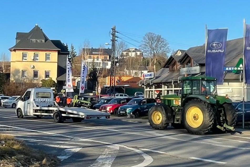 Am frühen Dienstagnachmittag fuhr ein Traktoren-Korso durch Schwarzenberg.