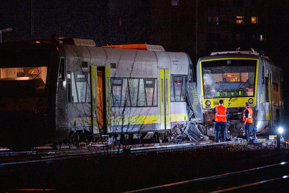 Züge krachen an Bahnhof ineinander: Acht Verletzte, Verkehr massiv beeinträchtigt