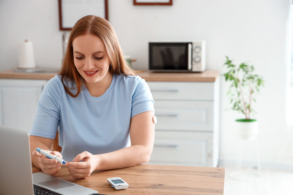 Mehrere Millionen Diabetiker in Deutschland müssen regelmäßig ihren Blutzuckerwert zu Hause mit einem elektronischen Messgerät bestimmen.