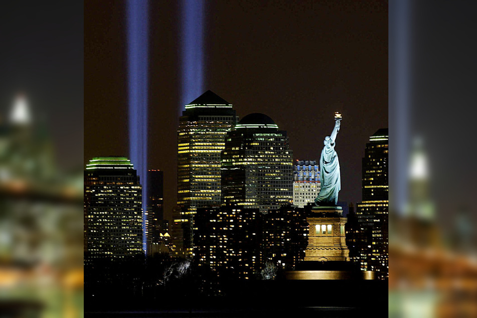 Bevor der neue World-Trade-Center-Tower errichtet wurde, gedachte man an den Jahrestagen mit diesen Lichtstrahlen den Opfern von 9/11.