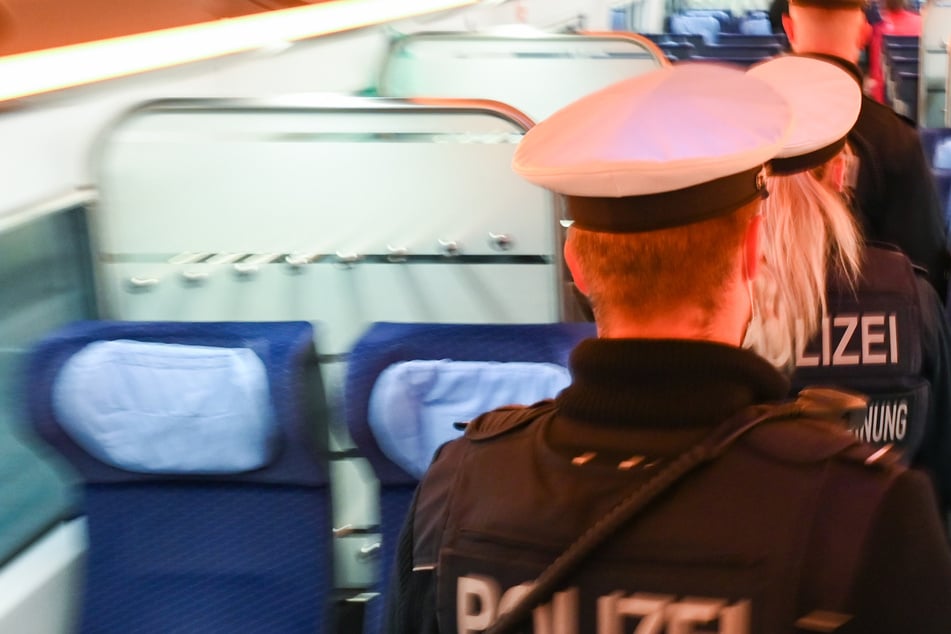 Schwarzfahrer watscht Polizisten ab: Gericht macht kurzen und schnellen Prozess