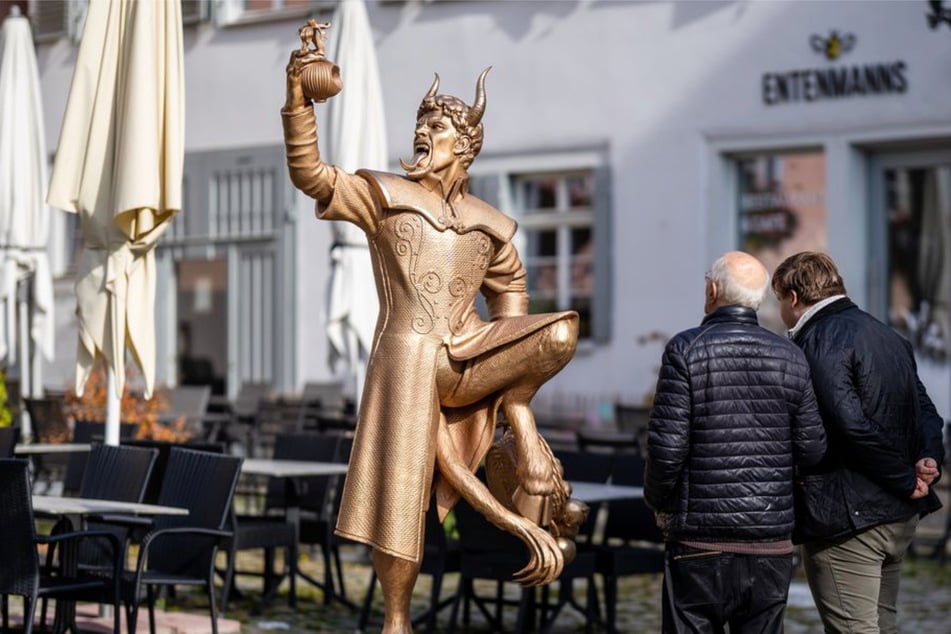 Staatsschutz ermittelt nach Mordaufruf: Streit um neue Bronze-Figur in Esslingen eskaliert